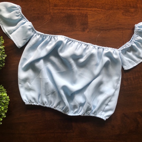 Off Shoulders Crop Top - Picture 4 of 4